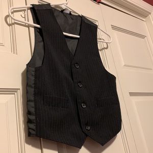 👱‍♀️any2/$10👱‍♀️George Boys vest sz 7 black pinstripe